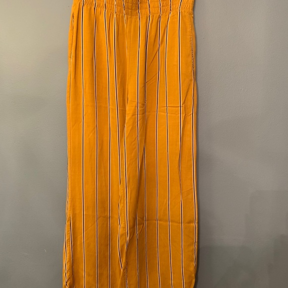 A&F Lightweight Pants - Picture 2 of 4